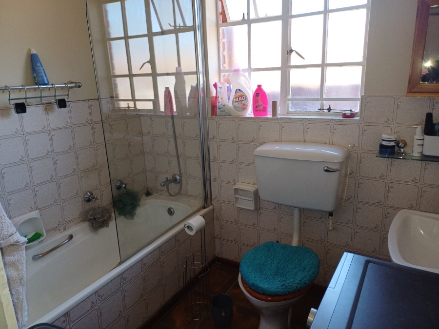 2 Bedroom Property for Sale in Langenhovenpark Free State